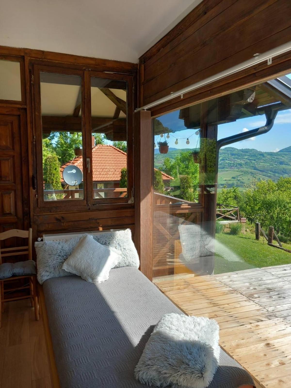 Apartmani Lunija Gornji Milanovac Extérieur photo